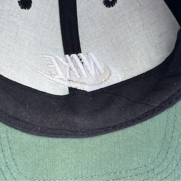 Vintage Nike Embroidered Spellout Logo Swoosh Faded Black Snapback Hat Cap - Picture 12 of 14